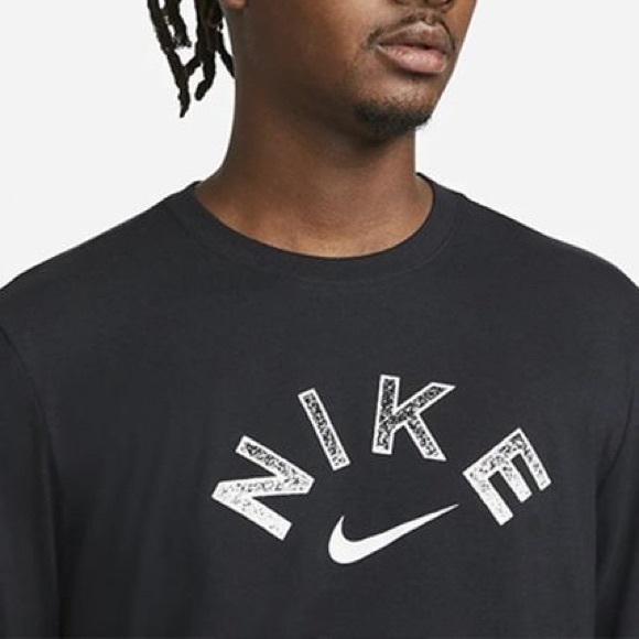 Nike Men’s Sportswear Long Sleeve T-Shirt - Picture 4 of 7